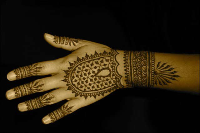 designer-mehndi-designs-for-hands