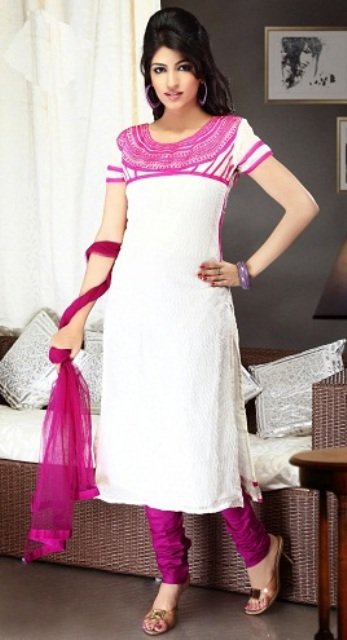 Salwar-Suit-with-Neck-Pattern