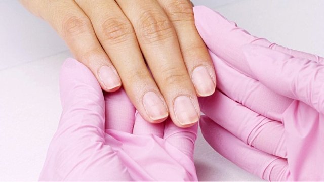 preparing-nails-for-polygel