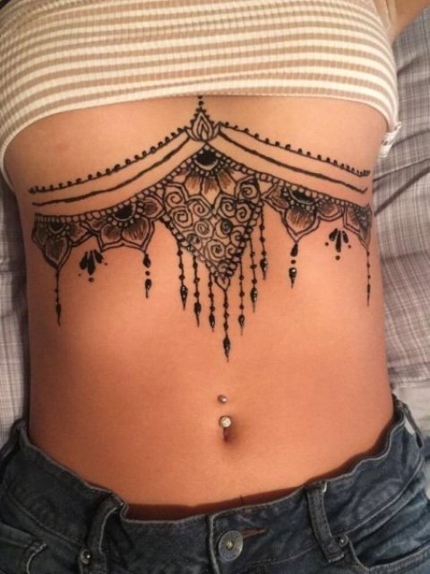 Gorgeous-Henna-Underboob-Tattoo-Designs