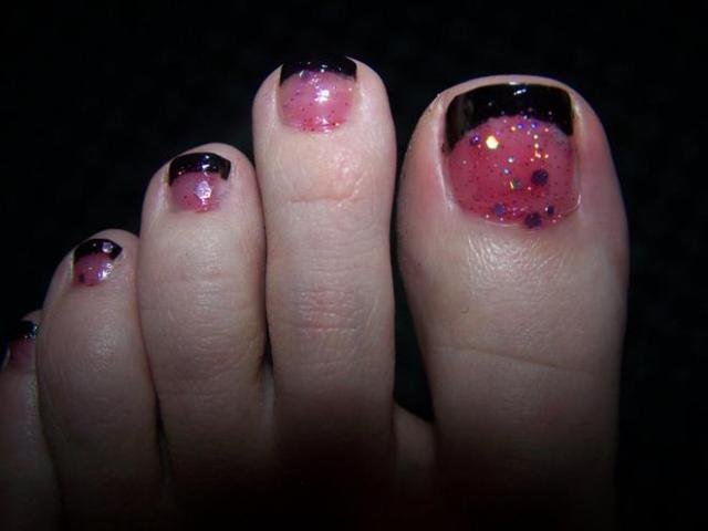 pink-and-black-festival-nail-designs