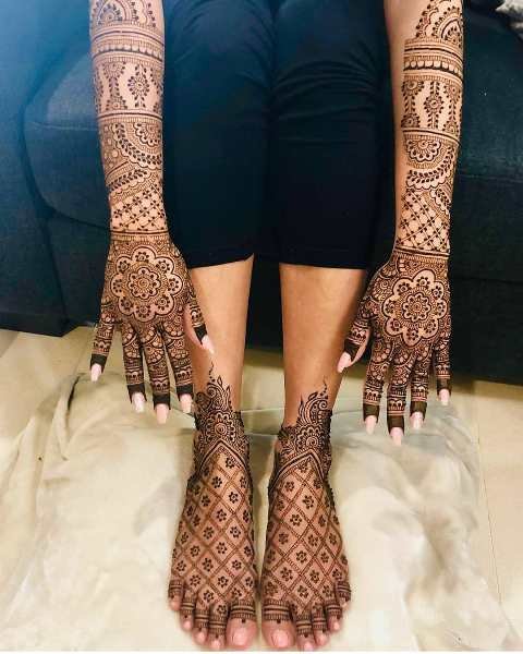 Attractive-Bridal-Back-Hand-Mehndi-Design