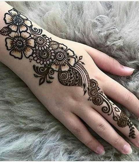 Beautiful-Floral-Back-Hand-Mehndi-Design