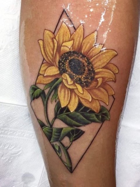 Sunflower-Leg-Tattoo-for-Girls