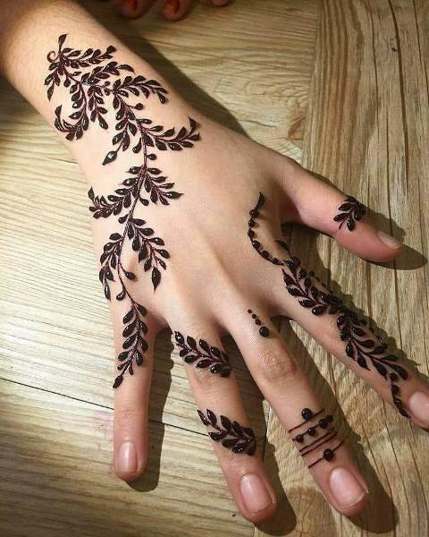 Trendy-Arabic-Back-Hand-Mehndi-Designs