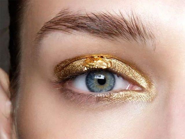 gold-eye-makeup-valentines-day