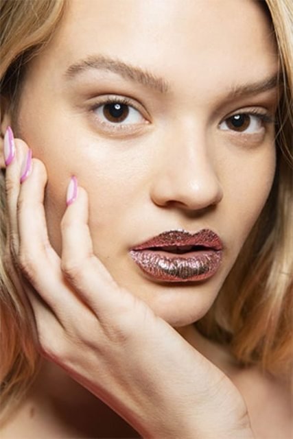 valentines-foil-effect-rose-gold-lips