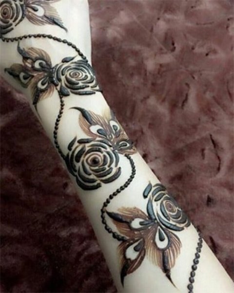 peacock-feather-with-rose-mehndi-design