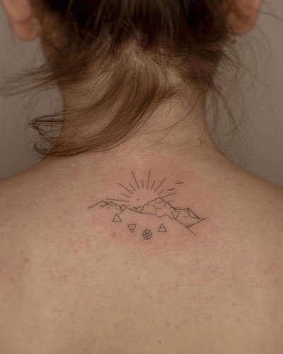 Cool-mountain-tattoos-on-the-back