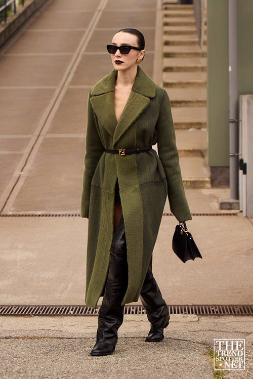 Milan-Fashion-Week-Spring-Summer-2025-Street-Style-Women-3