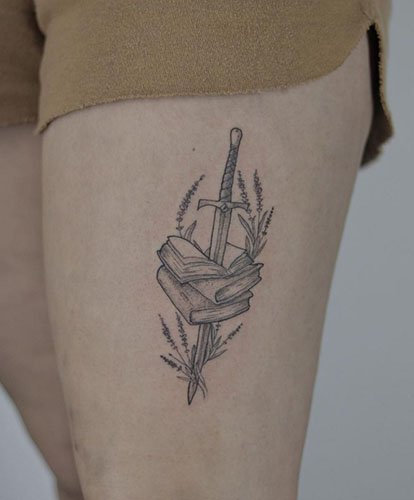 Sword-Tattoo-on-Thigh